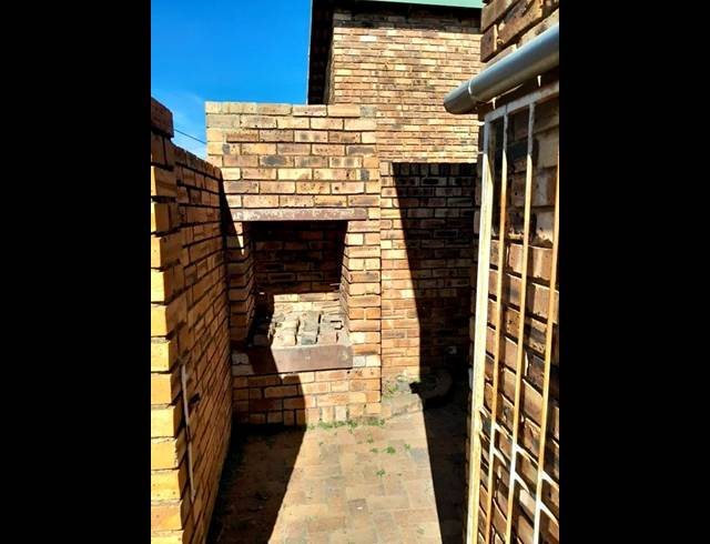 3 BEDROOM TOWNHOUSE FOR SALE IN GROBLERPARK